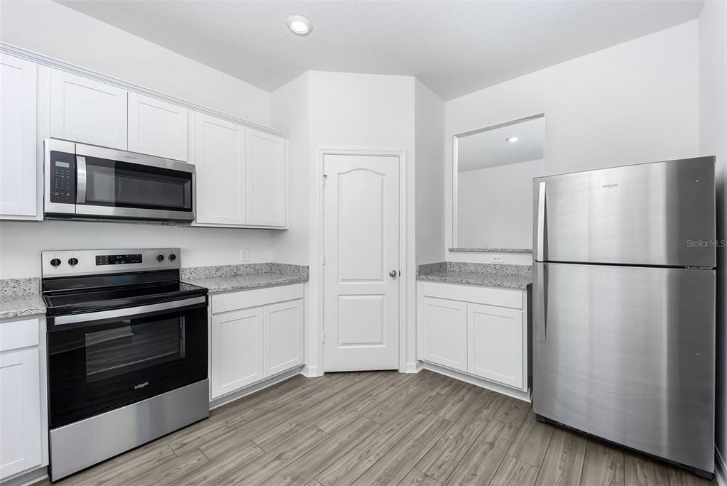 For Sale: $442,900 (4 beds, 2 baths, 2278 Square Feet)