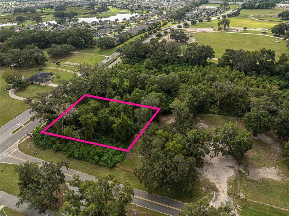 На продажу: $340,000 (0.78 acres)