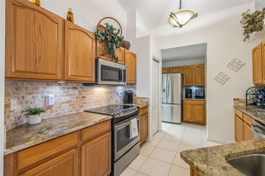 Active With Contract: $295,000 (2 beds, 2 baths, 1270 Square Feet)