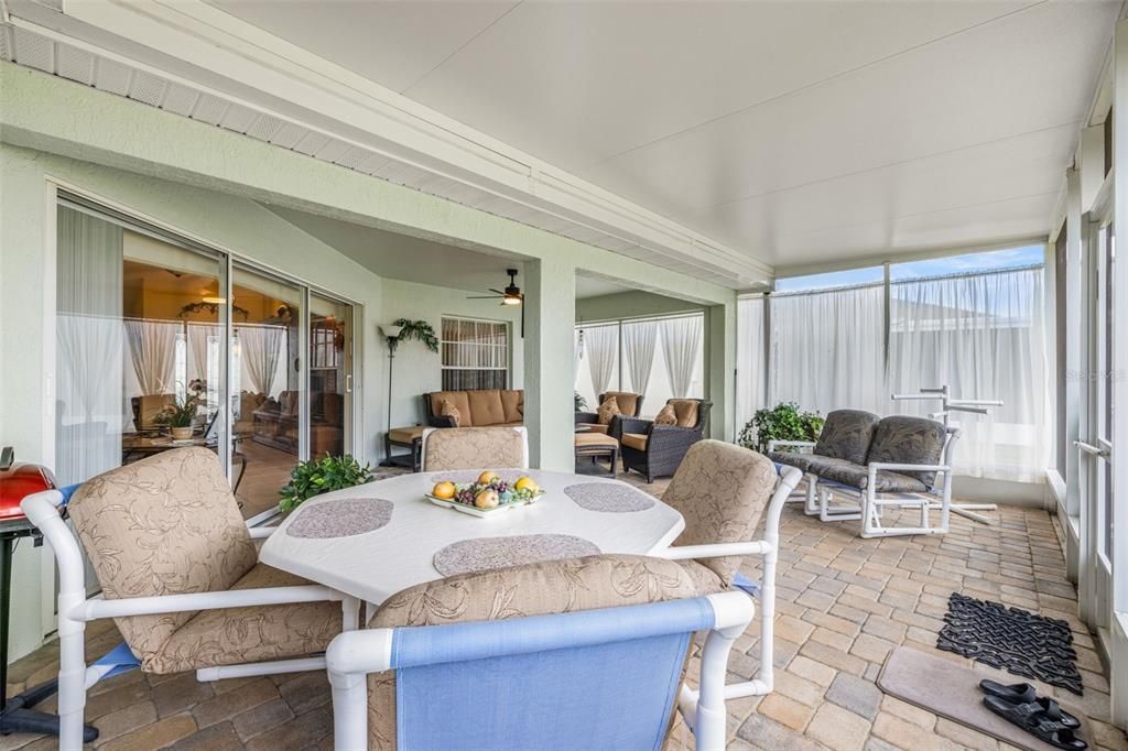 Active With Contract: $295,000 (2 beds, 2 baths, 1270 Square Feet)