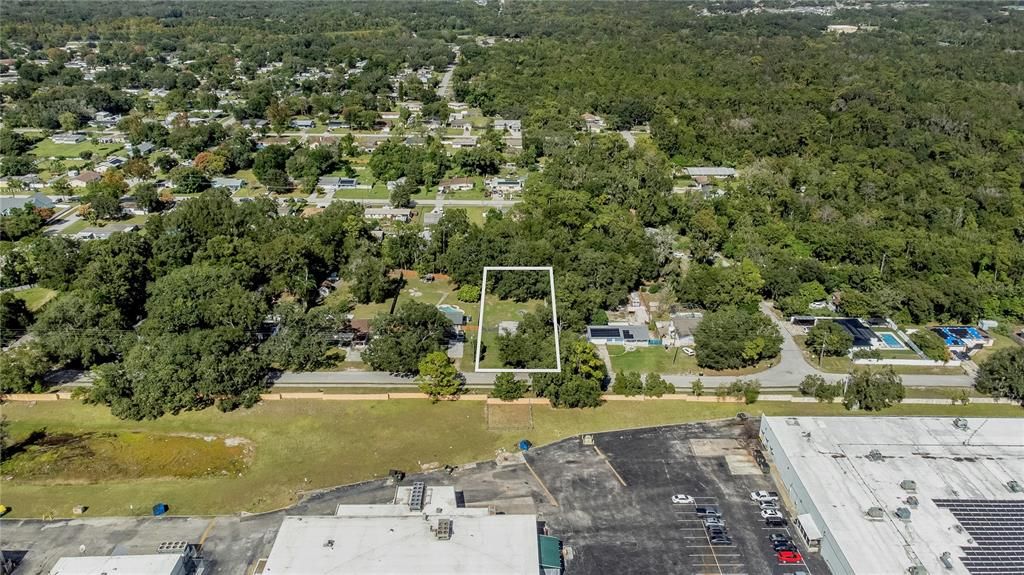 合同活跃: $268,000 (4 贝兹, 1 浴室, 1332 平方英尺)