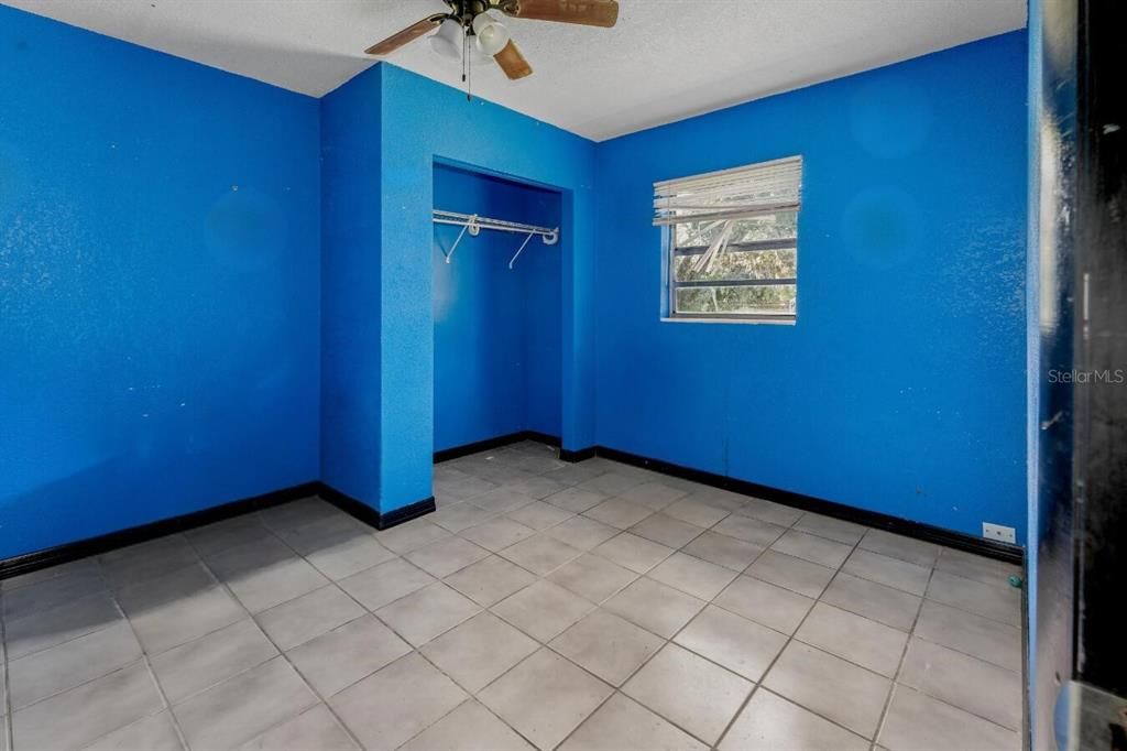 合同活跃: $268,000 (4 贝兹, 1 浴室, 1332 平方英尺)