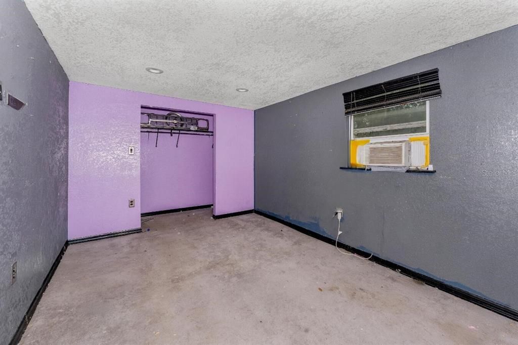 合同活跃: $268,000 (4 贝兹, 1 浴室, 1332 平方英尺)