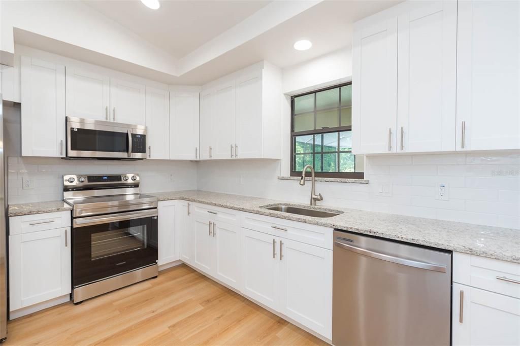 For Sale: $359,900 (2 beds, 2 baths, 1334 Square Feet)