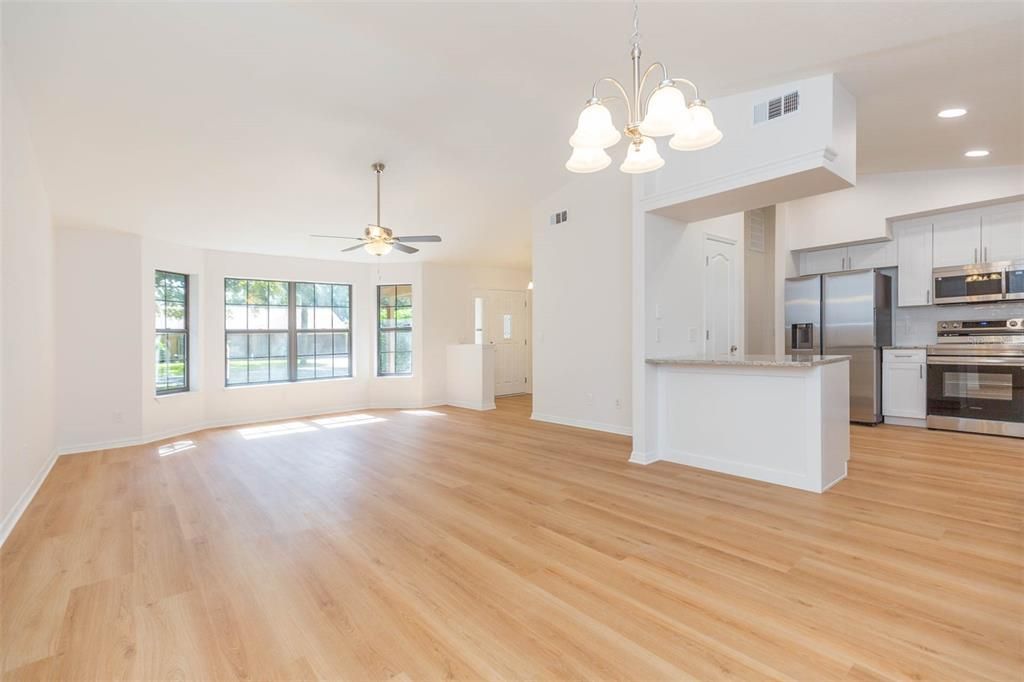 For Sale: $359,900 (2 beds, 2 baths, 1334 Square Feet)