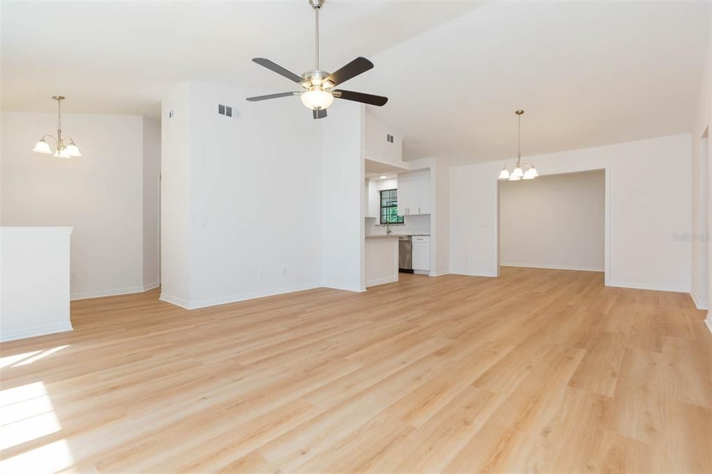 For Sale: $359,900 (2 beds, 2 baths, 1334 Square Feet)