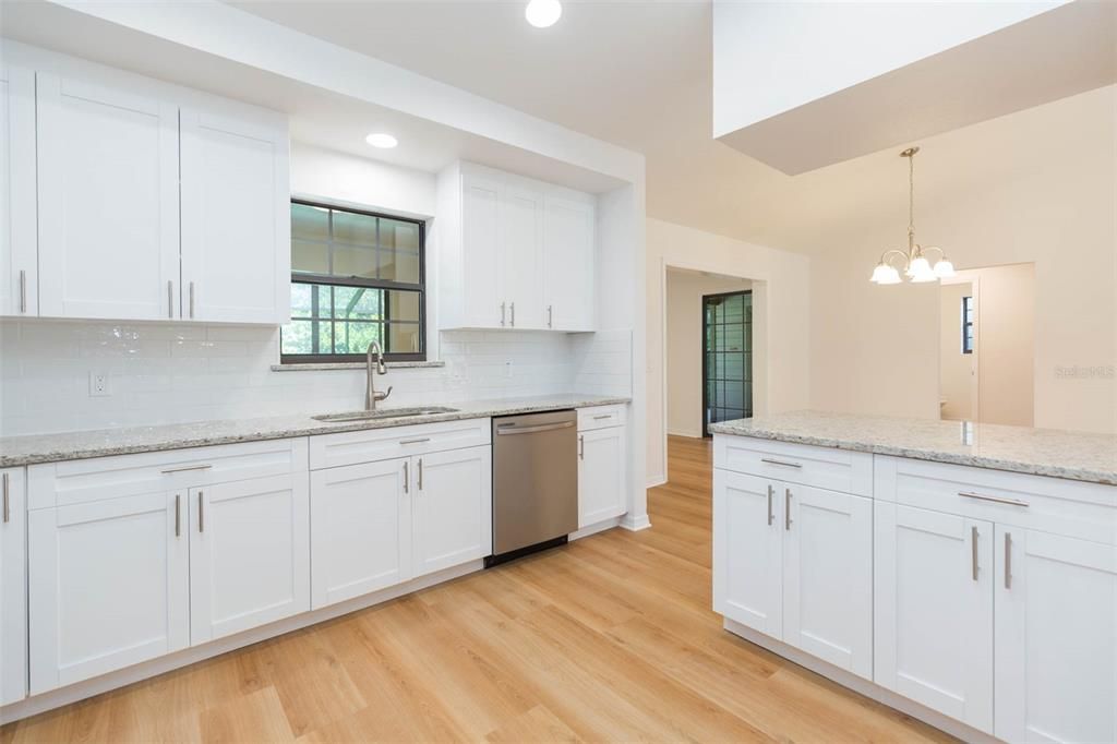 For Sale: $359,900 (2 beds, 2 baths, 1334 Square Feet)
