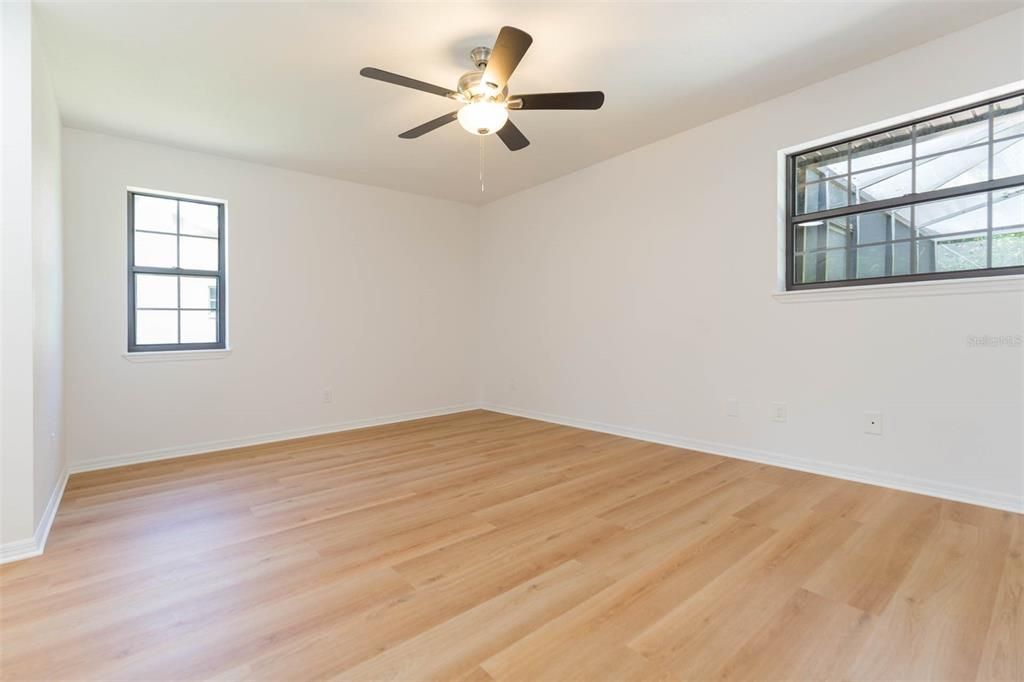 For Sale: $359,900 (2 beds, 2 baths, 1334 Square Feet)