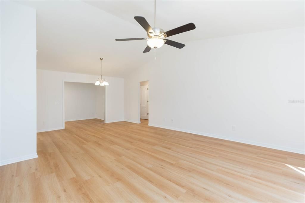 For Sale: $359,900 (2 beds, 2 baths, 1334 Square Feet)