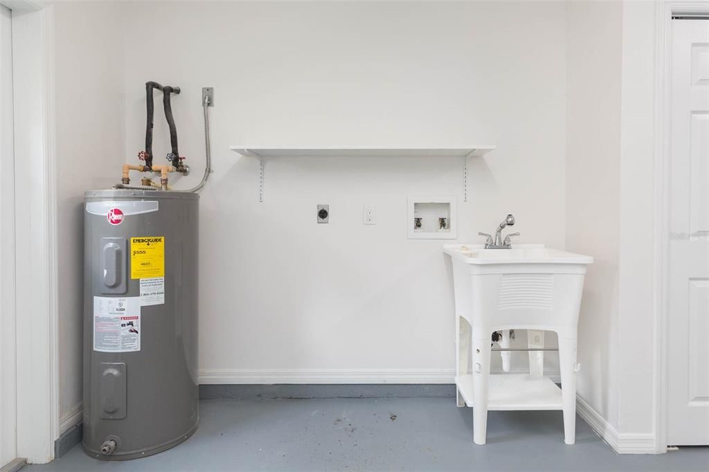 For Sale: $359,900 (2 beds, 2 baths, 1334 Square Feet)