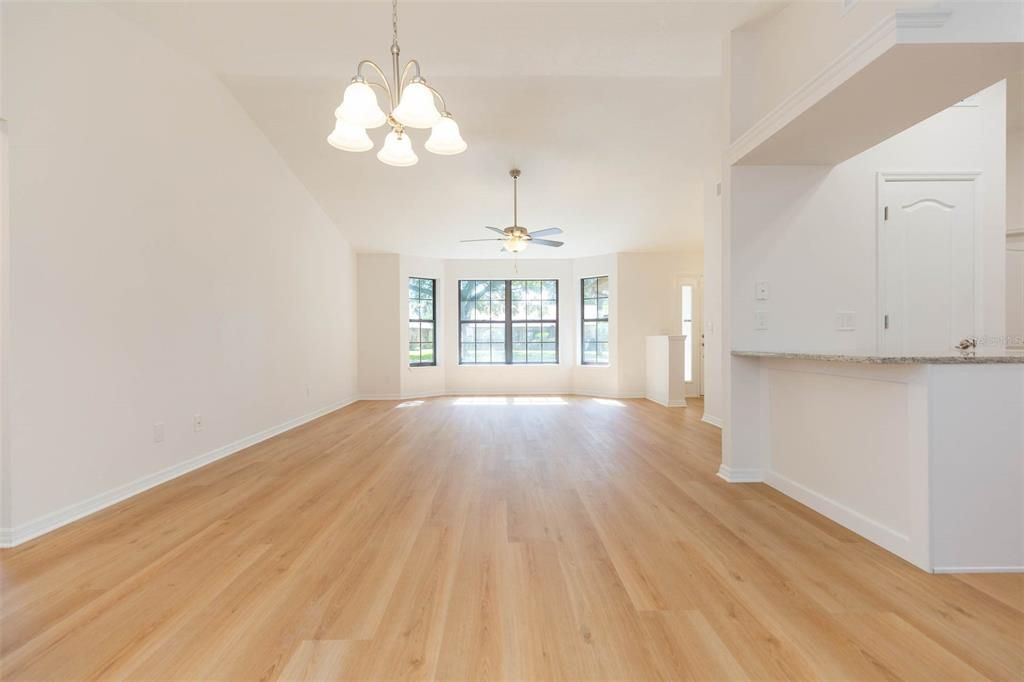 For Sale: $359,900 (2 beds, 2 baths, 1334 Square Feet)