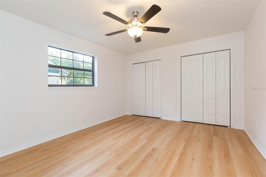 For Sale: $359,900 (2 beds, 2 baths, 1334 Square Feet)