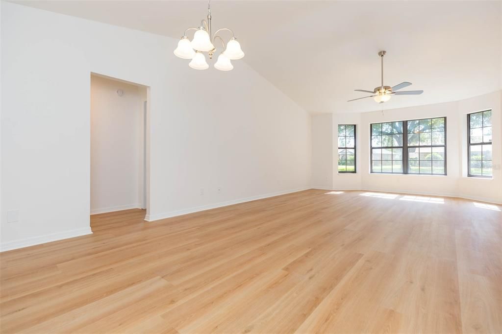 For Sale: $359,900 (2 beds, 2 baths, 1334 Square Feet)