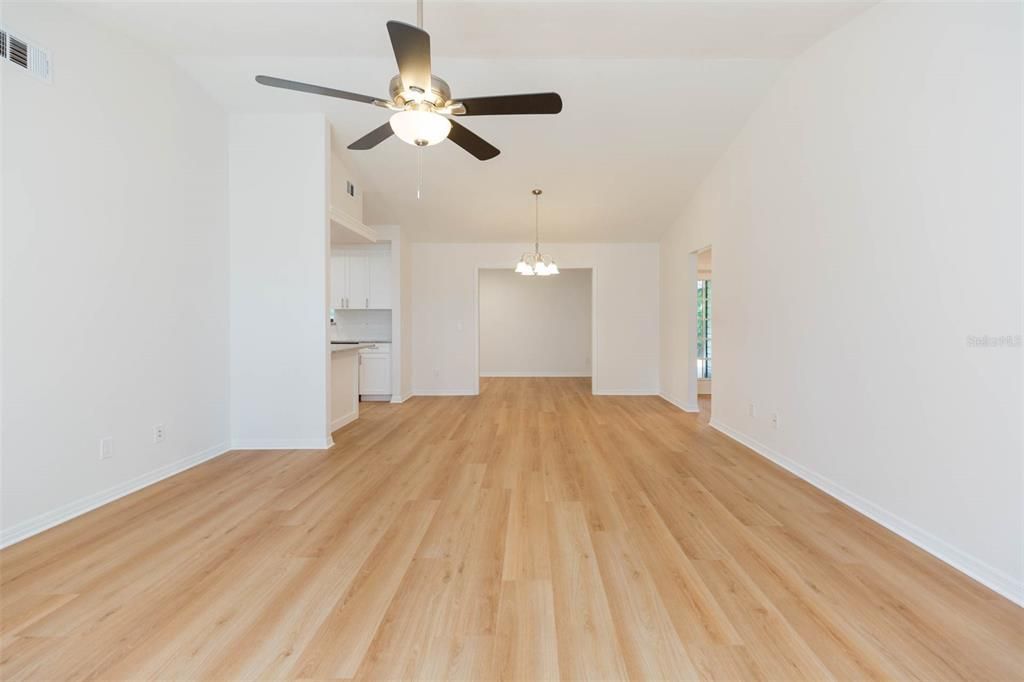 For Sale: $359,900 (2 beds, 2 baths, 1334 Square Feet)