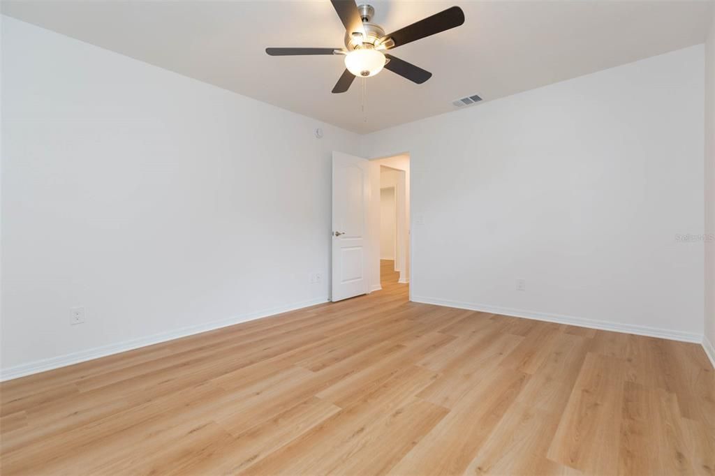 For Sale: $359,900 (2 beds, 2 baths, 1334 Square Feet)