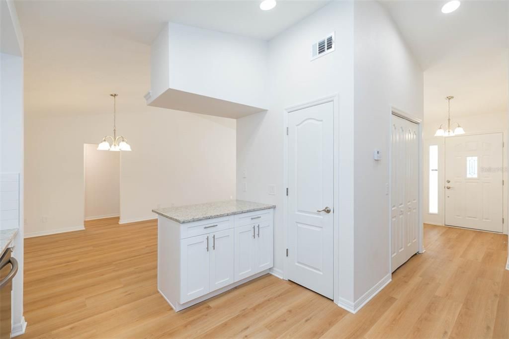 For Sale: $359,900 (2 beds, 2 baths, 1334 Square Feet)