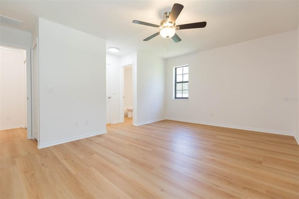 For Sale: $359,900 (2 beds, 2 baths, 1334 Square Feet)