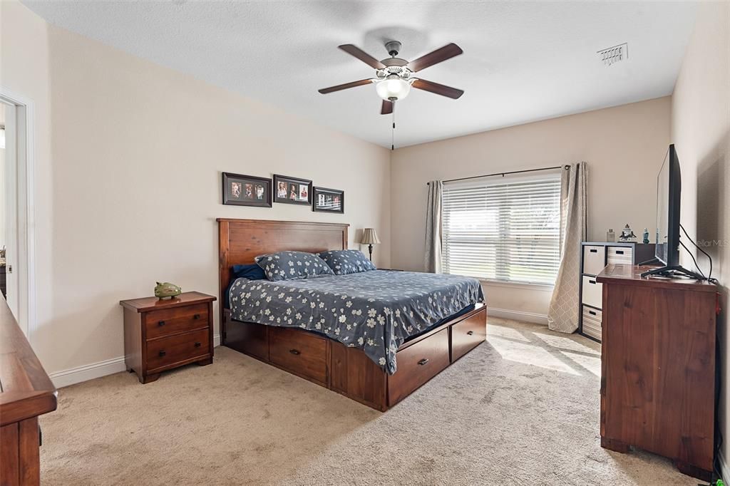 Activo con contrato: $400,000 (5 camas, 3 baños, 2329 Pies cuadrados)