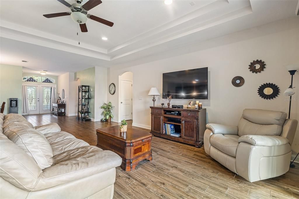 Activo con contrato: $400,000 (5 camas, 3 baños, 2329 Pies cuadrados)