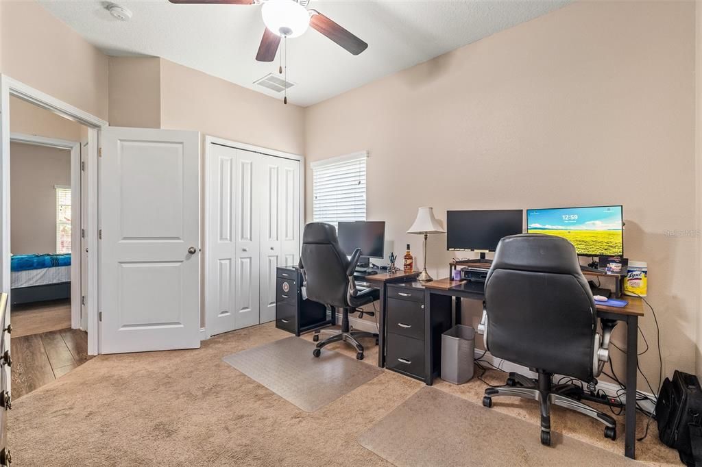 Activo con contrato: $400,000 (5 camas, 3 baños, 2329 Pies cuadrados)