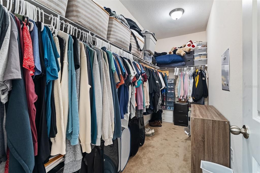 Activo con contrato: $400,000 (5 camas, 3 baños, 2329 Pies cuadrados)