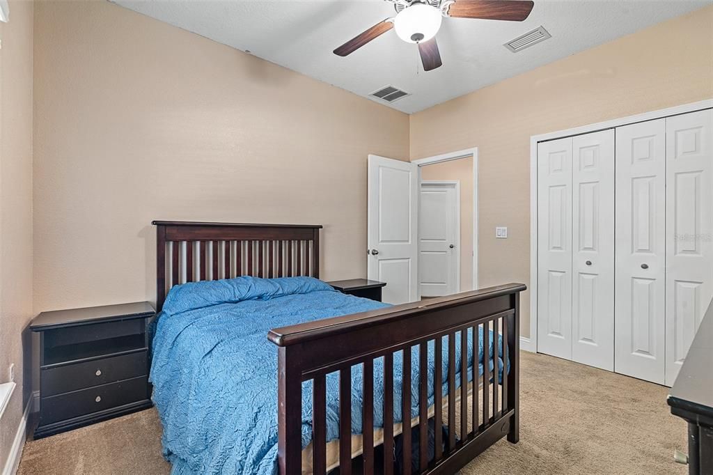 Activo con contrato: $400,000 (5 camas, 3 baños, 2329 Pies cuadrados)