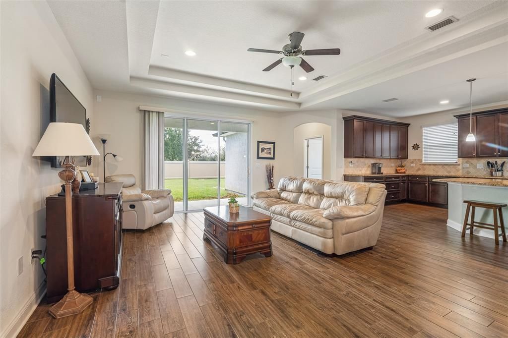 Activo con contrato: $400,000 (5 camas, 3 baños, 2329 Pies cuadrados)