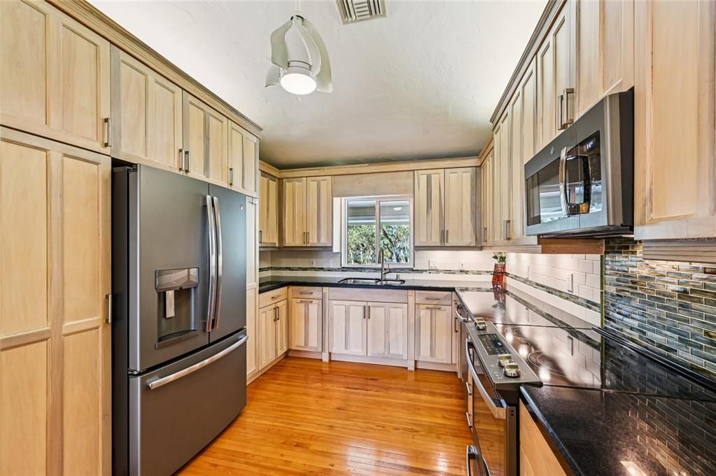 待售: $1,950,000 (3 贝兹, 2 浴室, 2062 平方英尺)