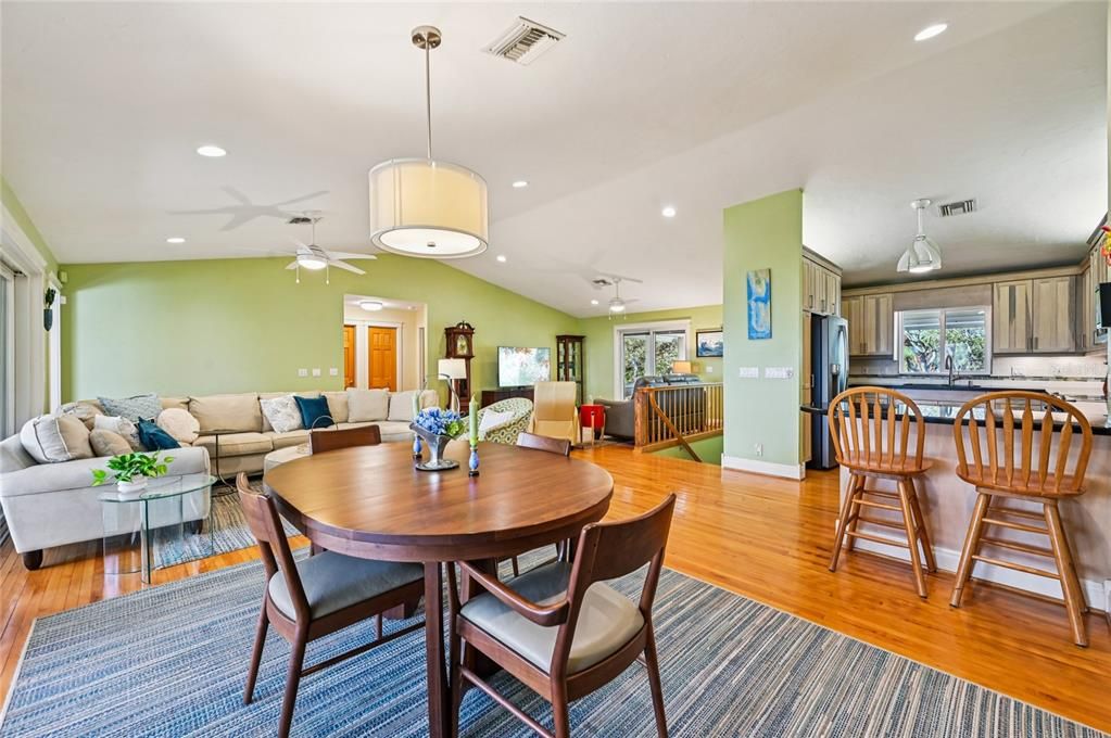 待售: $1,950,000 (3 贝兹, 2 浴室, 2062 平方英尺)