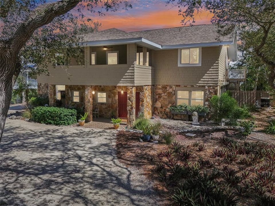 待售: $1,950,000 (3 贝兹, 2 浴室, 2062 平方英尺)