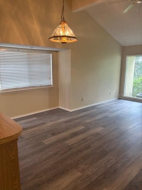 В аренду: $1,900 (2 спален, 1 ванн, 1053 Квадратных фут)