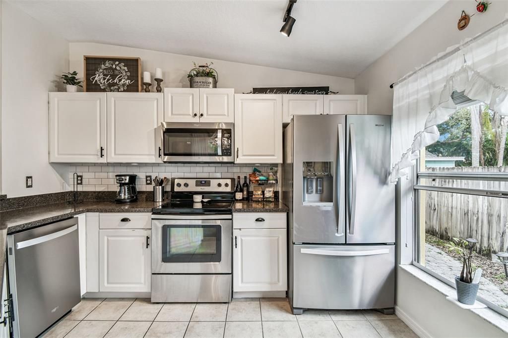 For Rent: $6,000 (3 beds, 2 baths, 1200 Square Feet)