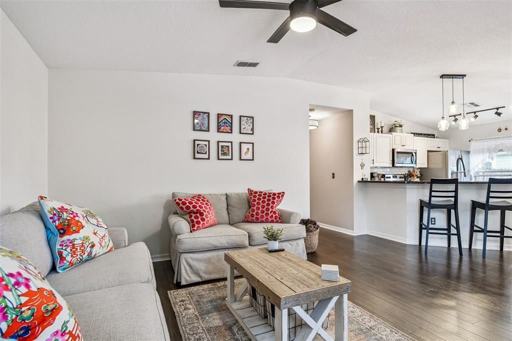 For Rent: $6,000 (3 beds, 2 baths, 1200 Square Feet)