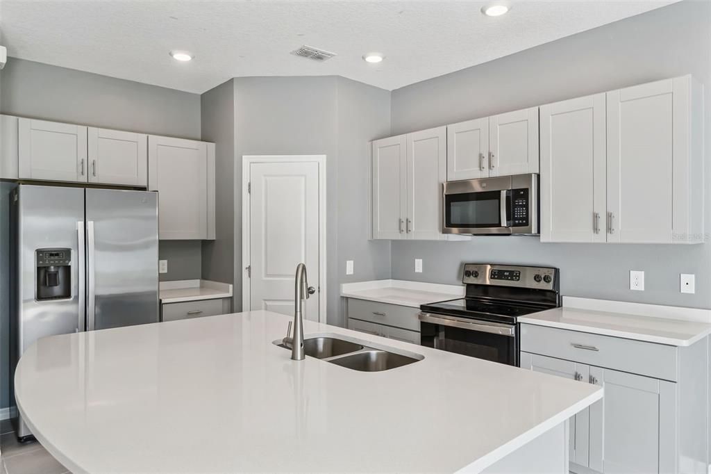 For Sale: $309,895 (3 beds, 2 baths, 1370 Square Feet)