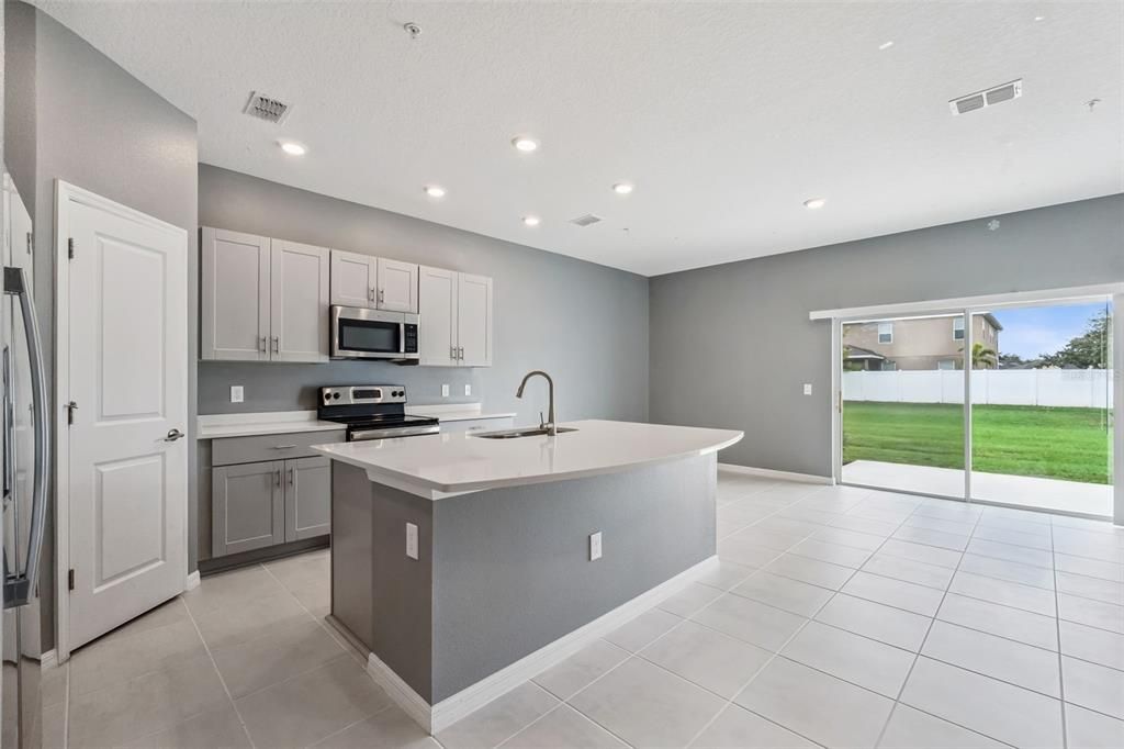 For Sale: $309,895 (3 beds, 2 baths, 1370 Square Feet)