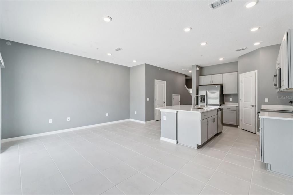 For Sale: $309,895 (3 beds, 2 baths, 1370 Square Feet)