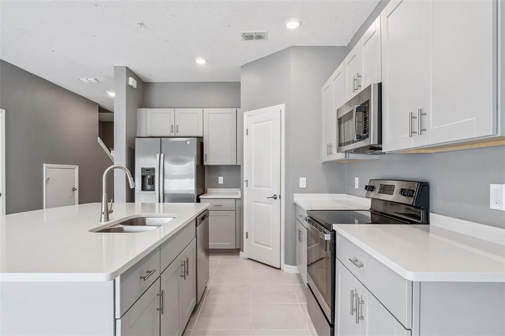 For Sale: $309,895 (3 beds, 2 baths, 1370 Square Feet)