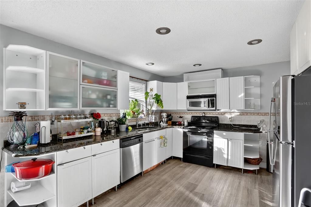 Activo con contrato: $325,000 (3 camas, 2 baños, 1518 Pies cuadrados)