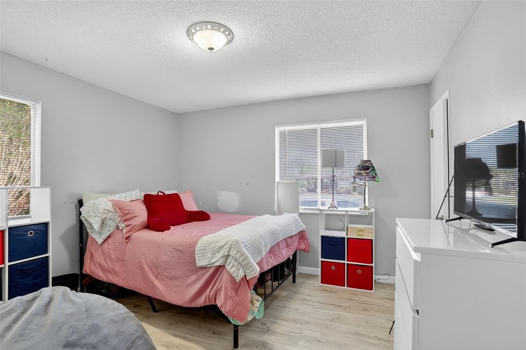 Activo con contrato: $325,000 (3 camas, 2 baños, 1518 Pies cuadrados)