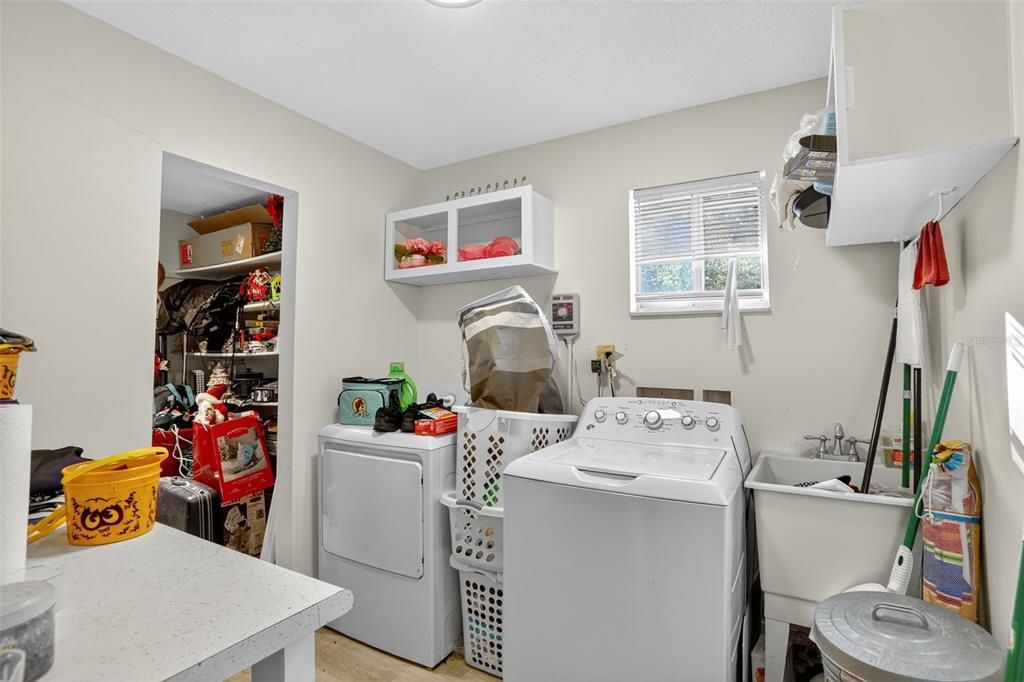 Activo con contrato: $325,000 (3 camas, 2 baños, 1518 Pies cuadrados)