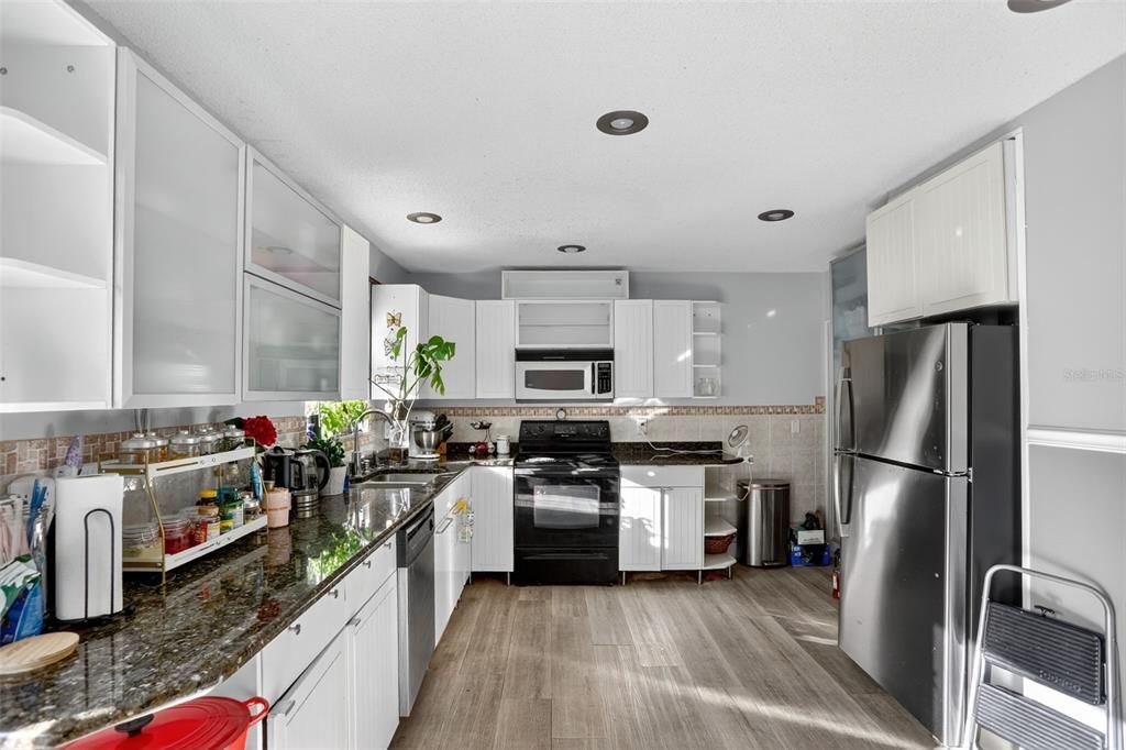 Activo con contrato: $325,000 (3 camas, 2 baños, 1518 Pies cuadrados)