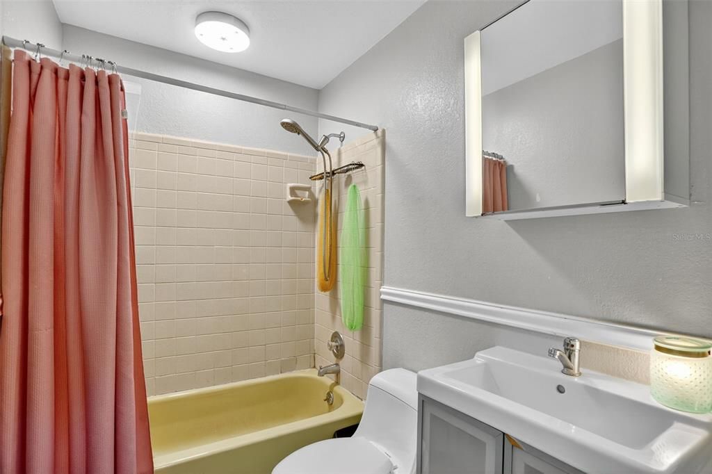 Activo con contrato: $325,000 (3 camas, 2 baños, 1518 Pies cuadrados)