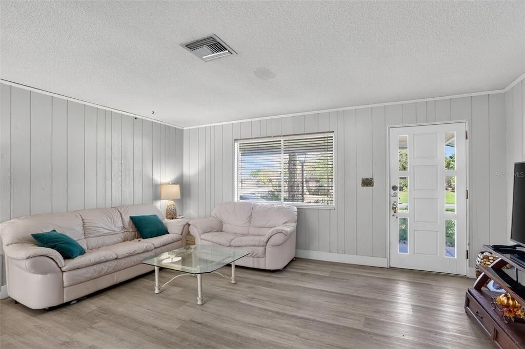 Activo con contrato: $325,000 (3 camas, 2 baños, 1518 Pies cuadrados)