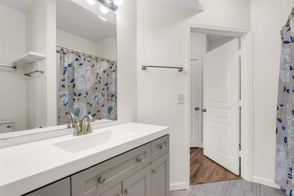 En Venta: $240,000 (3 camas, 2 baños, 1269 Pies cuadrados)