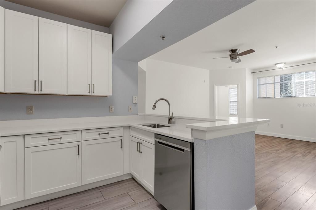 En Venta: $240,000 (3 camas, 2 baños, 1269 Pies cuadrados)