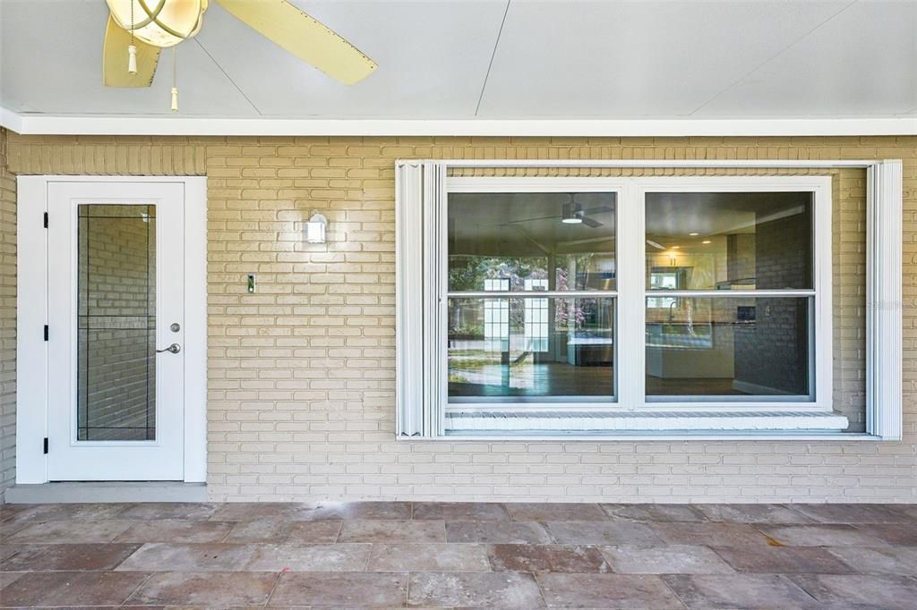 合同活跃: $400,000 (3 贝兹, 2 浴室, 1620 平方英尺)