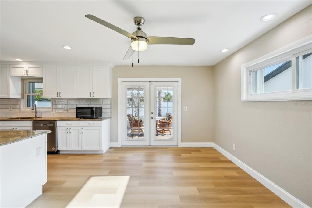 合同活跃: $400,000 (3 贝兹, 2 浴室, 1620 平方英尺)