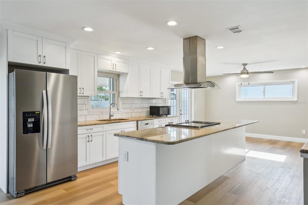 合同活跃: $400,000 (3 贝兹, 2 浴室, 1620 平方英尺)