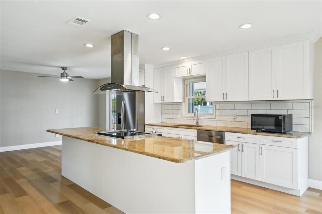 合同活跃: $400,000 (3 贝兹, 2 浴室, 1620 平方英尺)