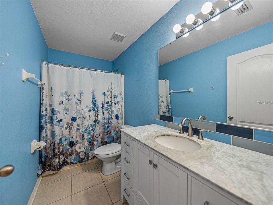 出租: $2,200 (4 贝兹, 2 浴室, 1930 平方英尺)